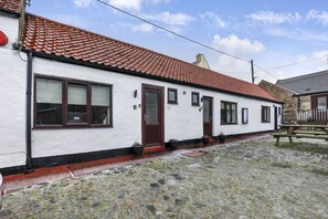 Exterior - 1 Bedroom bolthole in Seahouses (Seahouses)