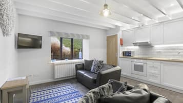 Smart TV, books, stereo