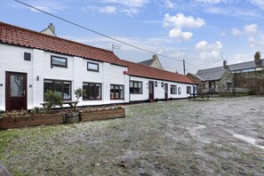 Exterior - 1 Bedroom bolthole in Seahouses (Seahouses)