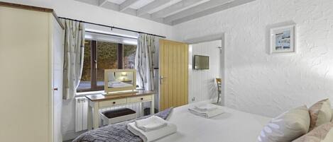 1 habitación, tabla de planchar con plancha, wifi gratis y ropa de cama