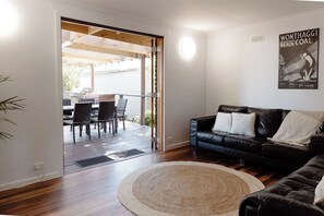 Smart TV, fireplace, table tennis