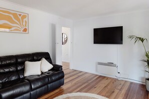 Smart TV, fireplace, table tennis