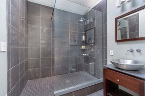 Towels - Broad Ripple Villa w/ Pool (Indianapolis)