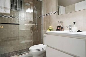 Towels, soap, toilet paper - Charming 2-bedroom property, in Exclusive gated community (Portmore)
