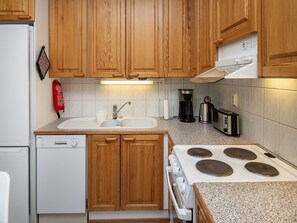 Fridge, microwave, dishwasher, cookware/dishes/utensils