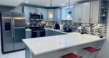 North Bethesda Gem - Basement - 5 Minutes From Metro