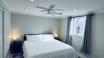 5 bedrooms, desk, iron/ironing board, travel crib