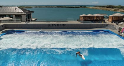 Charming 2-bedroom near the beach with AC, WiFi, Yoga, Surf, Golf