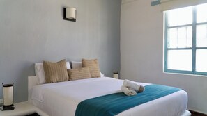 4 chambres, bureau, Wi-Fi, draps fournis