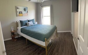4 bedrooms, iron/ironing board, free WiFi, bed sheets - 4-bedroom home with fitness equip. WiFi, pool table, fire pit, huge backyard (Longview)