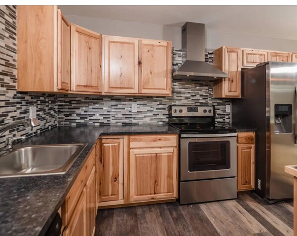 Fridge, microwave, oven, stovetop - Super COZY 3 BD Close To Everything You’ll Love It! Snacks Included (Anchorage)