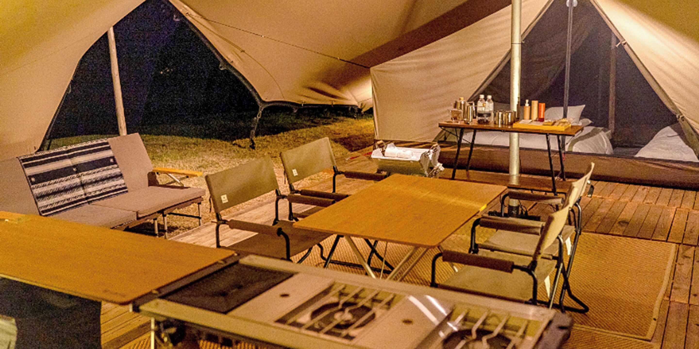 Field Villa 大自然を感じる大型テント　ダブル | ノートパソコン用作業スペース、WiFi (無料)、ベッドシーツ