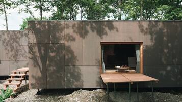 Laptop workspace, free WiFi, bed sheets