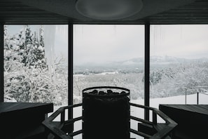 Sauna, hot springs/mineral springs
