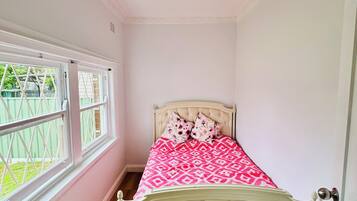 2 bedrooms, WiFi, bed sheets