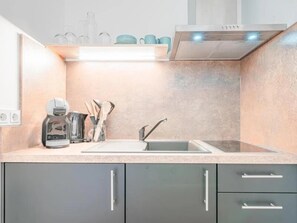 Fridge, stovetop, coffee/tea maker, high chair