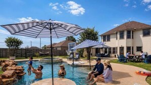 Pool - Luxurious Home with Great Pool Area (Willis)