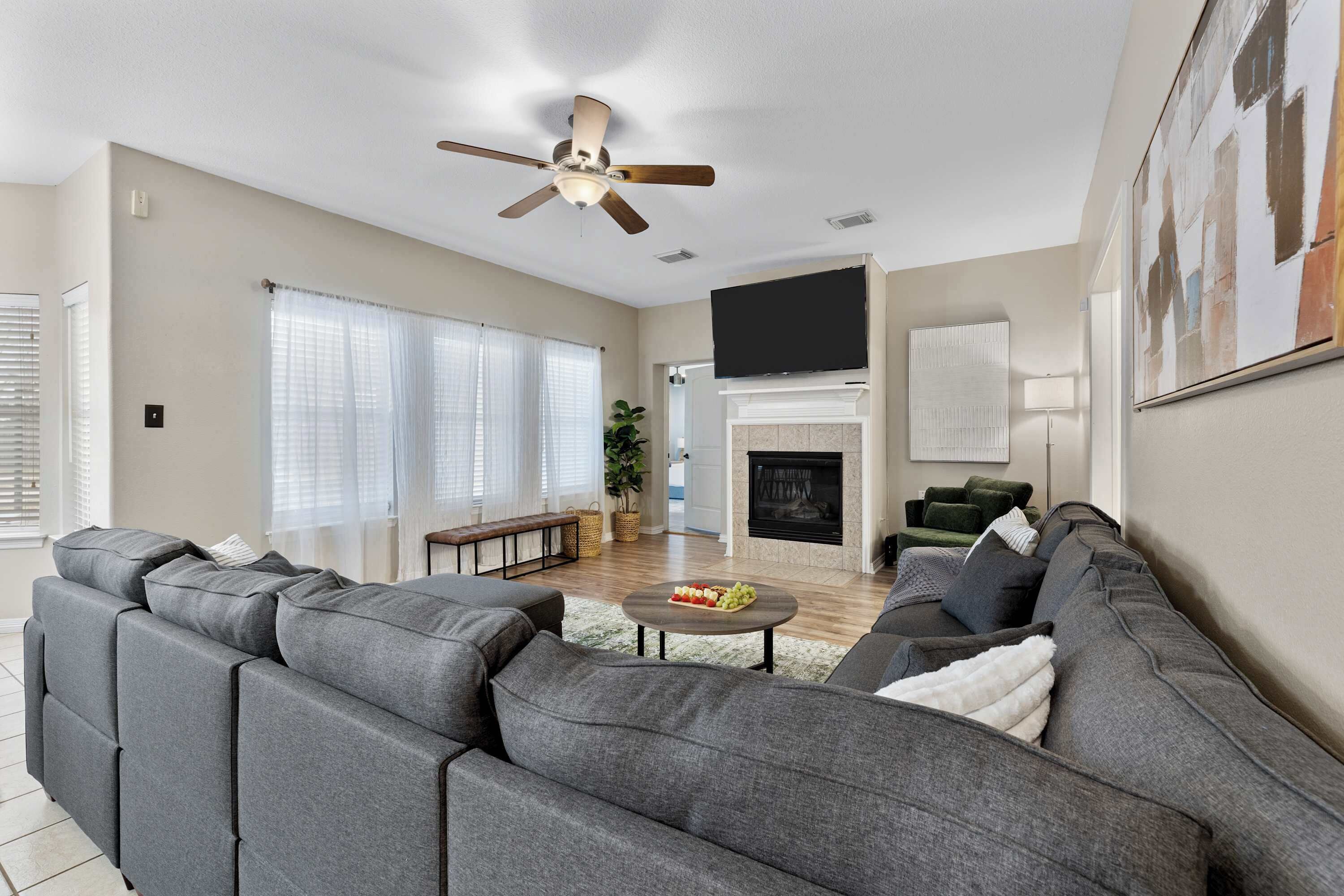 Télévision, jeux vidéo, espaces bureaux