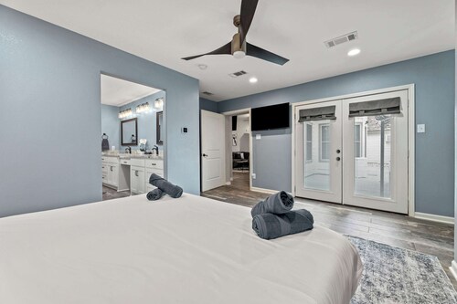 Luxurious Home with Great Pool Area