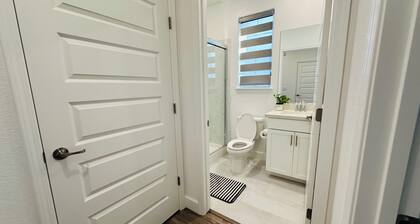 Studio in Folsom near Intel with breakfast and free parking.