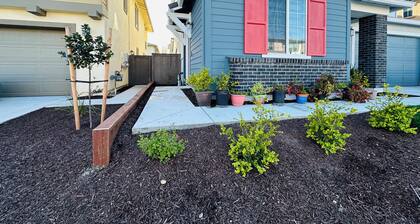 Studio in Folsom near Intel with breakfast and free parking.