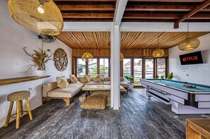 Een smart-tv, videogames en boeken