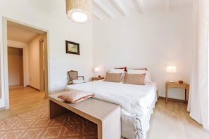 3 bedrooms, in-room safe, desk, iron/ironing board - Villa Olga in exclusive setting with private access to Nora beach (Pula)