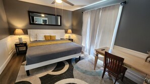 6 soverom, safe på rommet, skrivebord og strykejern/-brett