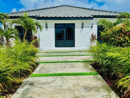 Luxury Suite, Garden View | Terrace/patio