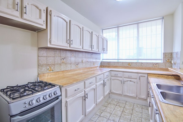 Fridge, stovetop, coffee/tea maker, cookware/dishes/utensils