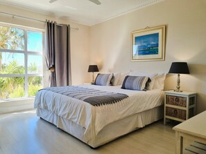 3 bedrooms, iron/ironing board, free WiFi, bed sheets - 'Goldwater on Beach', Stunning 3 bedroom apartment opposite the Beach (Cape Town)