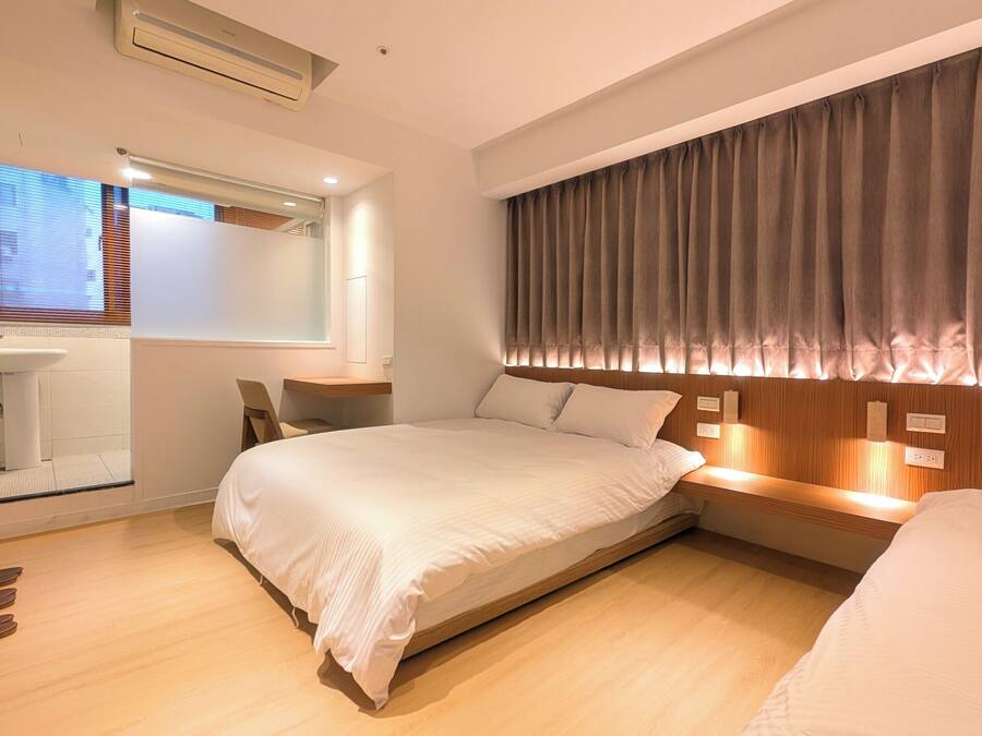 Comfort Triple Room | Premium bedding, free WiFi, bed sheets