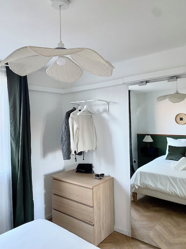 1 slaapkamer, een strijkplank/strijkijzer, gratis wifi, beddengoed