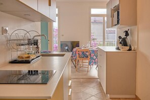 Fridge, microwave, dishwasher, coffee/tea maker