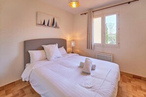 2 bedrooms, WiFi, bed sheets - Parenthèse ensoleillée - Beach & softness in Le Pradet (Le Pradet)