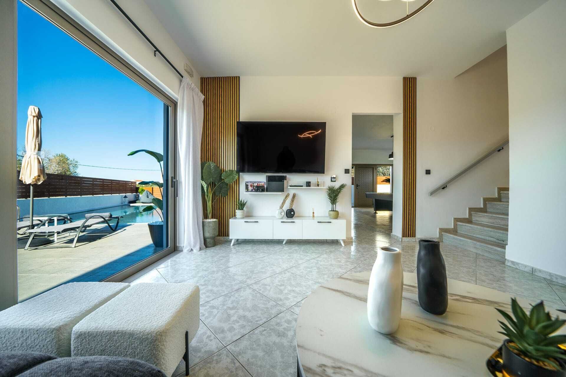 Smart TV, fireplace, video games, ping pong