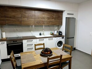 Frigorifero, forno, macchina per tè/caffè, tostapane