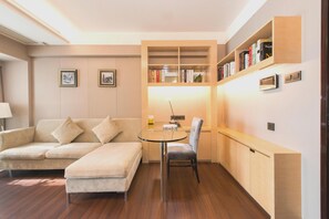43-inch LCD TV with digital channels - Uhome Apartments (Shenzhen)