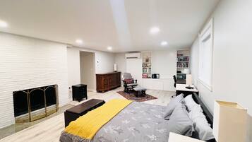 1 bedroom, desk, iron/ironing board, WiFi