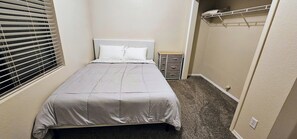 3 bedrooms, iron/ironing board, free WiFi, bed sheets - Charming 3-bedroom apartment in enchanting Rio Rancho with AC, WiFi (Rio Rancho)