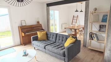 TV connectée, cheminée, chaßne hi-fi