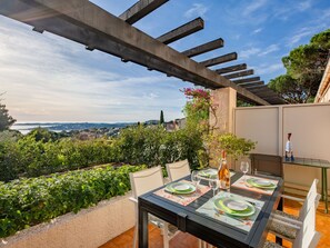Outdoor dining - Les Coteaux de la Nartelle by Interhome (Sainte Maxime)