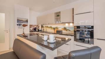 KylskÄp, mikrovÄgsugn, ugn och spishÀll