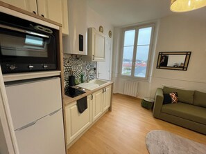 Micro-ondes, four, plaque de cuisson, lave-vaisselle