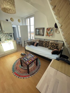 1 bedroom, iron/ironing board, WiFi, bed sheets - A cocoon in the presbytery (with private parking)  (Caen)