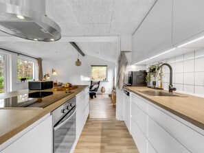 Fridge, microwave, dishwasher, cookware/dishes/utensils