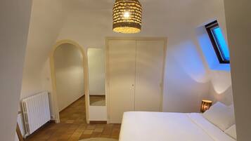 2 habitaciones, tabla de planchar con plancha, wifi y ropa de cama