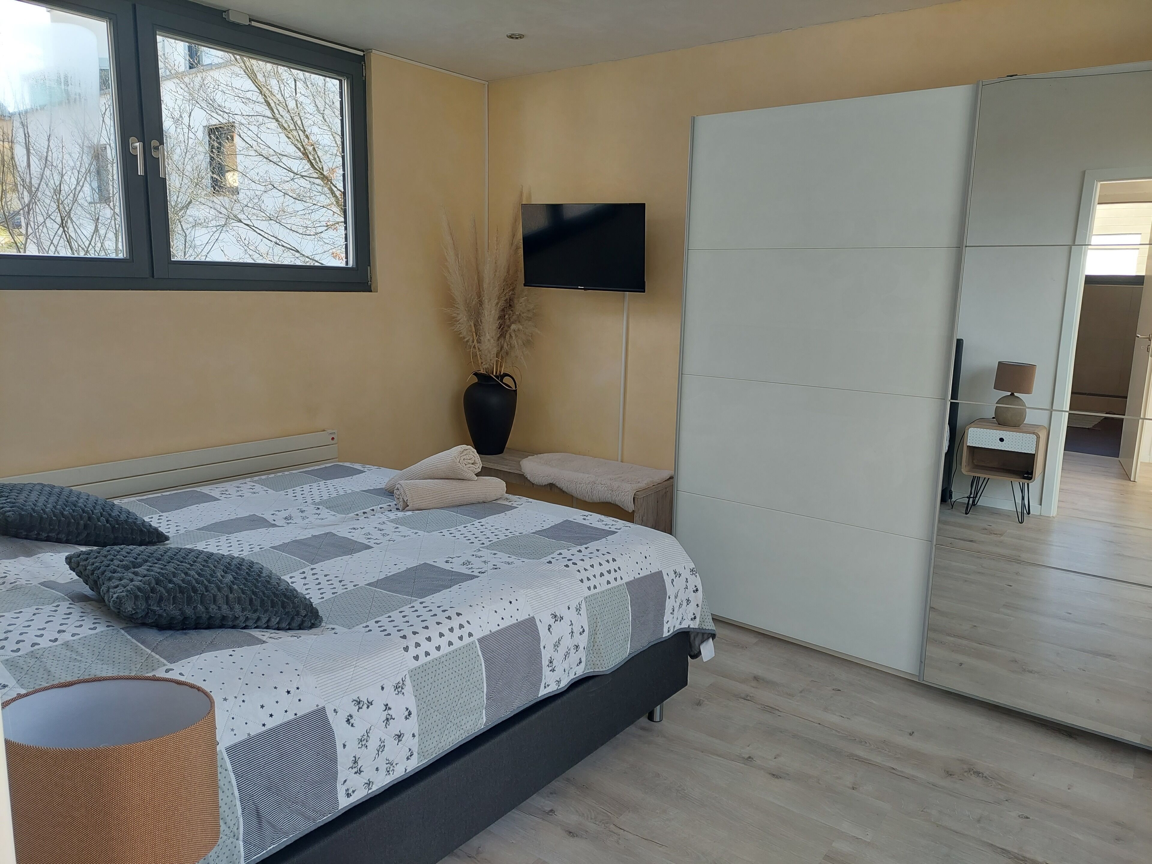 1 chambre, bureau, fer et planche à repasser, Wi-Fi gratuit