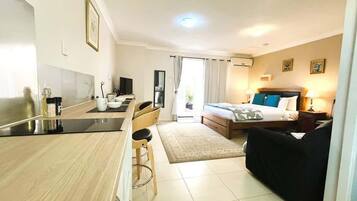 Een strijkplank/strijkijzer, gratis wifi, beddengoed