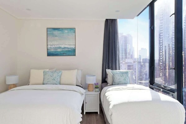 3 bedrooms, iron/ironing board, WiFi, bed sheets